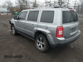 2017 Jeep Patriot High Altitude z VIN 1C4NJPFA9HD118354, wystawiony jako IAAI lot #41848700 z przebiegiem 82 624 mil mil oraz . Historia ofert i sprzedaży dostępna na DreamBid. Obrazek 3.