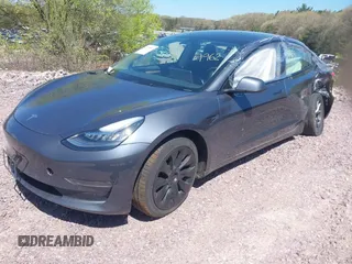 2022 Tesla Model 3 Long Range z VIN 5YJ3E1EB6NF260118, wystawiony jako IAAI lot #42139962 z przebiegiem 52 566 mil mil oraz . Historia ofert i sprzedaży dostępna na DreamBid. Obrazek 22.