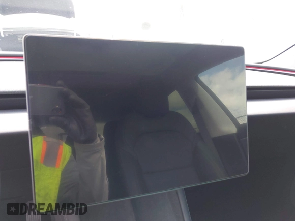 2025 Tesla Model 3 Long Range с VIN 5YJ3E1EB5SF960787, выставлен на аукционе IAAI как лот 42231981 с пробегом Не указан миль и . История ставок и продаж доступна на DreamBid. Изображение 18.