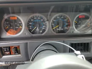1988 Oldsmobile Cutlass z VIN 2G3AJ5133J2335499, wystawiony jako Copart lot #44587035 z przebiegiem 90 432 mil mil oraz Tytuł czysty. Historia ofert i sprzedaży dostępna na DreamBid. Obrazek 9.