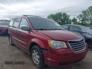 2010 Chrysler Town & Country Touring Plus z VIN 2A4RR8DX0AR422774, wystawiony jako IAAI lot #42285159 z przebiegiem Nie podano mil oraz . Historia ofert i sprzedaży dostępna na DreamBid. Obrazek 1.