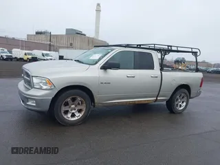 2010 Dodge 1500 SLT z VIN 1D7RV1GP3AS197145, wystawiony jako IAAI lot #41837884 z przebiegiem 241 378 mil mil oraz . Historia ofert i sprzedaży dostępna na DreamBid. Obrazek 14.