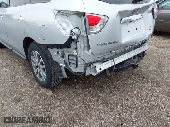 2016 Nissan Pathfinder Platinum with VIN 5N1AR2MM8GC658933, listed as a IAAI auction lot 41931265 with 117,274 mi miles. Bid and sale history available at carsss.com. Image 18.