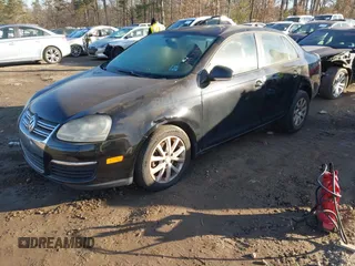 2010 Volkswagen Jetta Limited Edition с VIN 3VWAX7AJ4AM141777, выставлен на аукционе IAAI как лот 41461764 с пробегом 221 764 миль миль и . История ставок и продаж доступна на DreamBid. Изображение 19.