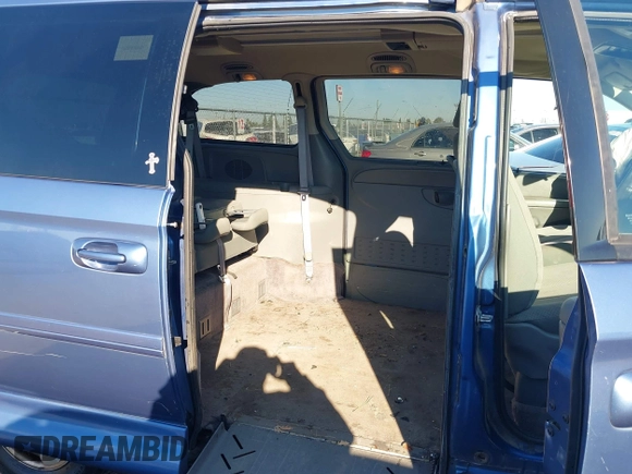 2007 Dodge Grand Caravan SXT with VIN 2D4GP44LX7R313906, listed as a IAAI auction lot 41402653 with 82,315 mi miles and . Bid and sale history available at DreamBid. Image 8.