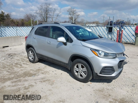 2021 Chevrolet Trax LT z VIN KL7CJPSB2MB326150, wystawiony jako IAAI lot #42019349 z przebiegiem 89 566 mil mil oraz . Historia ofert i sprzedaży dostępna na DreamBid. Obrazek 1.