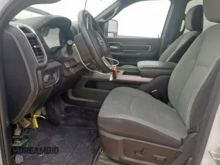 2024 Ram 2500 Big Horn z VIN 3C6UR5DL5RG233994, wystawiony jako Copart lot #59522945 z przebiegiem 21 239 mil mil oraz Szkoda całkowita • Salvage title. Historia ofert i sprzedaży dostępna na DreamBid. Obrazek 7.