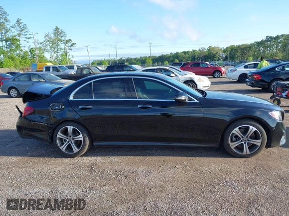 2018 Mercedes-Benz E-Class E 300 with VIN WDDZF4JB5JA474184, listed as a IAAI auction lot 41964703 with 32,278 mi miles. Bid and sale history available at carsss.com. Image 13.