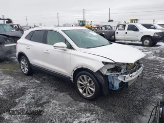 2019 Lincoln MKC Select with VIN 5LMCJ2D9XKUL29615, listed as a IAAI auction lot 41563240 with 38,123 mi miles. Bid and sale history available at carsss.com. Image 1.