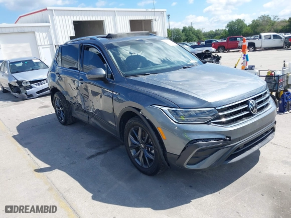 2023 Volkswagen Tiguan SE with VIN 3VVNB7AX5PM064693, listed as a IAAI auction lot 42033011 with 38,220 mi miles. Bid and sale history available at carsss.com. Image 1.