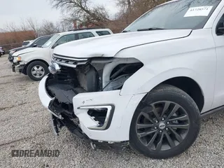 2020 Ford Expedition Limited z VIN 1FMJU1KT8LEB01943, wystawiony jako IAAI lot #41728571 z przebiegiem 84 002 mil mil oraz . Historia ofert i sprzedaży dostępna na DreamBid. Obrazek 17.