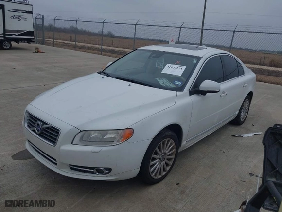 2012 Volvo S80 3.2L with VIN YV1952AS7C1162821, listed as a IAAI auction lot 41427274 with 114507 miles. Bid and sale history available at carsss.com. Image 2.