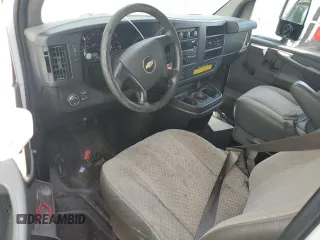 2012 Chevrolet Express Commercial Work Van z VIN 1GB0G2CA0C1166551, wystawiony jako Copart lot #52700645 z przebiegiem Nie podano mil oraz Szkoda całkowita • Salvage title. Historia ofert i sprzedaży dostępna na DreamBid. Obrazek 8.