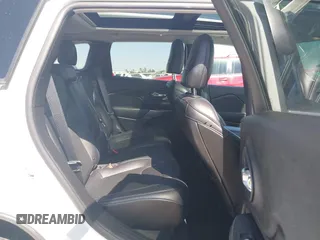 2019 Jeep Cherokee Latitude Plus with VIN 1C4PJLLB4KD455861, listed as a IAAI auction lot 41975695 with 104,413 mi miles. Bid and sale history available at carsss.com. Image 8.