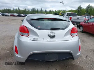 2016 Hyundai Veloster z VIN KMHTC6AD2GU277109, wystawiony jako IAAI lot #42312969 z przebiegiem 132 899 mil mil oraz . Historia ofert i sprzedaży dostępna na DreamBid. Obrazek 12.