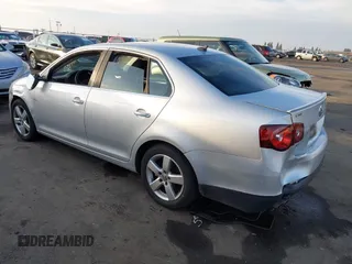 2008 Volkswagen Jetta Sedan SE with VIN 3VWRM71K98M053239, listed as a IAAI auction lot 41084364 with 182,575 mi miles. Bid and sale history available at carsss.com. Image 3.
