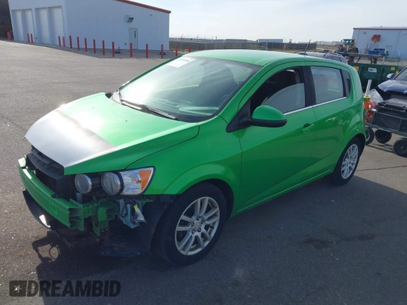 2016 Chevrolet Sonic LT z VIN 1G1JC6SH8G4146885, wystawiony jako IAAI lot #42018388 z przebiegiem 190 010 mil mil oraz . Historia ofert i sprzedaży dostępna na DreamBid. Obrazek 2.