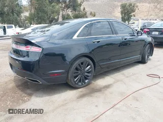 2017 Lincoln MKZ Reserve z VIN 3LN6L5EC2HR622768, wystawiony jako IAAI lot #42394044 z przebiegiem 78 914 mil mil oraz . Historia ofert i sprzedaży dostępna na DreamBid. Obrazek 4.