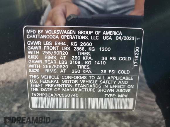 2023 Volkswagen Atlas SE z VIN 1V2HP2CA7PC550740, wystawiony jako Copart lot #55837705 z przebiegiem 15 376 mil mil oraz Szkoda całkowita • Salvage title. Historia ofert i sprzedaży dostępna na DreamBid. Obrazek 14.