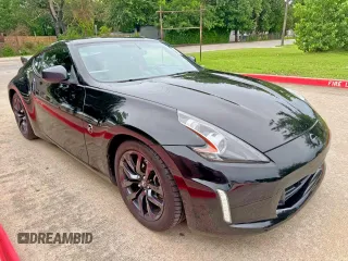 2019 Nissan 370Z z VIN JN1AZ4EH0KM422347, wystawiony jako Copart lot #60700235 z przebiegiem 46 412 mil mil oraz Czysty tytuł • Clean title. Historia ofert i sprzedaży dostępna na DreamBid. Obrazek 1.
