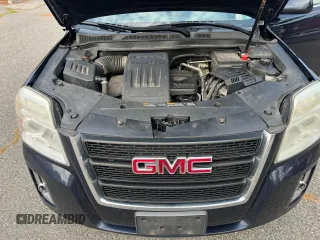 2015 GMC Terrain SLE z VIN 2GKFLVEK6F6144259, wystawiony jako Copart lot #61505395 z przebiegiem 169 995 mil mil oraz Czysty tytuł • Clean title. Historia ofert i sprzedaży dostępna na DreamBid. Obrazek 7.