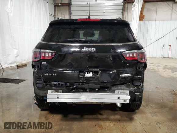 2022 Jeep Compass Latitude with VIN 3C4NJDBB0NT122375, listed as a Copart auction lot 46575035 with 18,765 mi miles and Salvage Title. Bid and sale history available at DreamBid. Image 6.