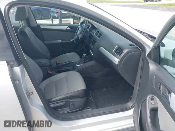 2013 Volkswagen Jetta Hybrid SEL with VIN 3VW637AJ2DM233265, listed as a IAAI auction lot 42746158 with 105,779 mi miles and . Bid and sale history available at DreamBid. Image 5.