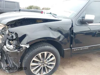2016 Lincoln Navigator Select z VIN 5LMJJ2HT3GEL05459, wystawiony jako IAAI lot #41642906 z przebiegiem 53 459 mil mil oraz . Historia ofert i sprzedaży dostępna na DreamBid. Obrazek 17.