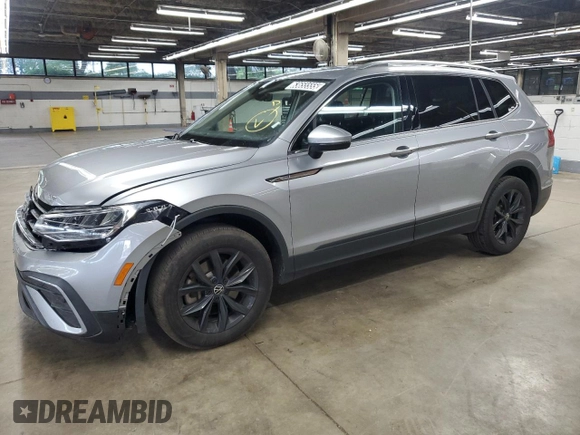 2024 Volkswagen Tiguan SE z VIN 3VV2B7AX0RM107682, wystawiony jako Copart lot #63655555 z przebiegiem 46 998 mil mil oraz Czysty tytuł • Clean title. Historia ofert i sprzedaży dostępna na DreamBid. Obrazek 1.