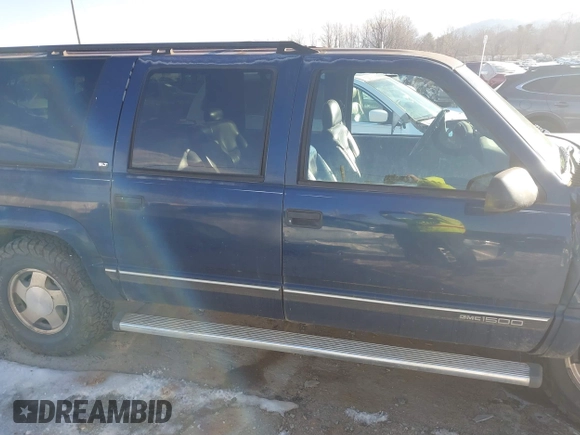 1998 GMC Suburban z VIN 1GKFK16R7WJ700525, wystawiony jako IAAI lot #41305248 z przebiegiem 205 300 mil mil oraz . Historia ofert i sprzedaży dostępna na DreamBid. Obrazek 13.