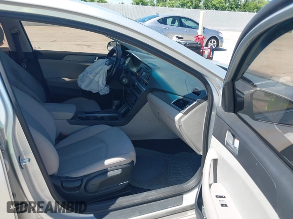 2015 Hyundai Sonata SE z VIN 5NPE24AF4FH009189, wystawiony jako IAAI lot #42466763 z przebiegiem 168 778 mil mil oraz . Historia ofert i sprzedaży dostępna na DreamBid. Obrazek 5.