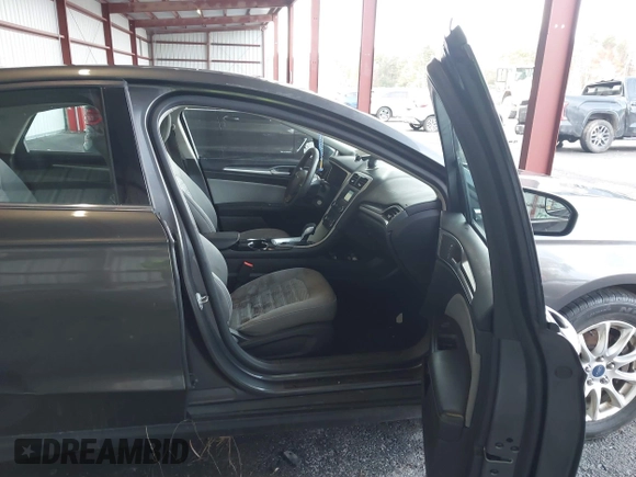 2016 Ford Fusion S with VIN 3FA6P0G73GR177327, listed as a IAAI auction lot 41217967 with 199,977 mi miles. Bid and sale history available at carsss.com. Image 5.
