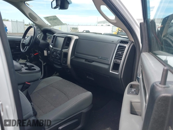 2017 Ram 1500 Big Horn z VIN 3C6RR7LT6HG794884, wystawiony jako IAAI lot #40407022 z przebiegiem 102 970 mil mil oraz . Historia ofert i sprzedaży dostępna na DreamBid. Obrazek 5.