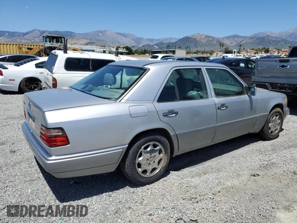 1994 Mercedes-Benz E 320 with VIN WDBEA32E7RC050885, listed as a Copart auction lot 56667795 with 175,701 mi miles and Clean Title. Bid and sale history available at DreamBid. Image 3.