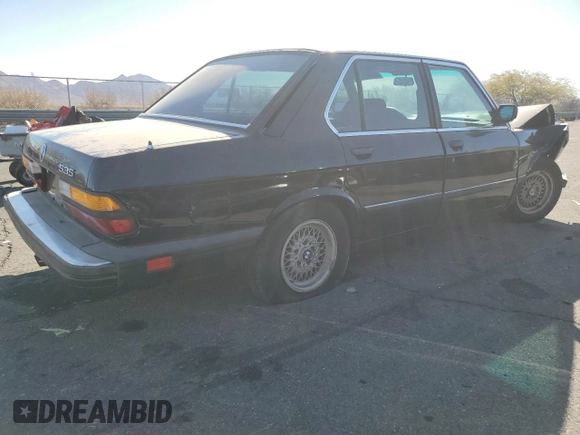 1988 BMW 5 Series 535i with VIN WBADC8406J3262135, listed as a Copart auction lot 86652394 with 173,616 mi miles and Salvage Title. Bid and sale history available at carsss.com. Image 3.