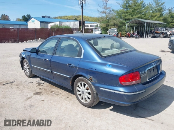 2004 Hyundai Sonata GLS with VIN KMHWF35H94A996905, listed as a IAAI auction lot 42070412 with 180,884 mi miles. Bid and sale history available at carsss.com. Image 3.