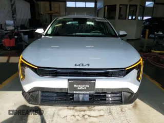 2025 Kia K4 LXS with VIN 3KPFT4DE8SE019663, listed as a Copart auction lot 44309335 with 19 mi miles and Salvage Title. Bid and sale history available at carsss.com. Image 5.