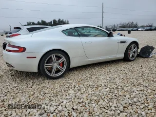 2009 Aston Martin DB9 z VIN SCFAD01E59GA10938, wystawiony jako Copart lot #39463124 z przebiegiem 19 856 mil mil oraz . Historia ofert i sprzedaży dostępna na DreamBid. Obrazek 3.