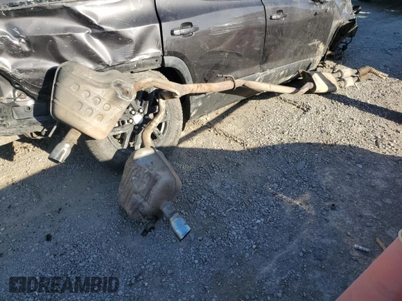 2017 GMC Acadia SLT z VIN 1GKKNULS2HZ222999, wystawiony jako Copart lot #57232675 z przebiegiem Nie podano mil oraz Nie do naprawy • Non repairable. Historia ofert i sprzedaży dostępna na DreamBid. Obrazek 12.