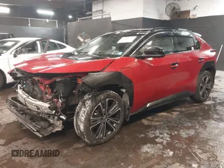 2023 Toyota bZ4X XLE z VIN JTMABACA5PA035498, wystawiony jako IAAI lot #41386031 z przebiegiem 18 529 mil mil oraz . Historia ofert i sprzedaży dostępna na DreamBid. Obrazek 2.