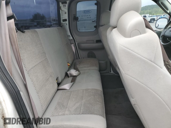 2002 Ford F-150 XL z VIN 1FTRX17W42NC08021, wystawiony jako Copart lot #54981215 z przebiegiem 109 078 mil mil oraz Czysty tytuł • Clean title. Historia ofert i sprzedaży dostępna na DreamBid. Obrazek 10.