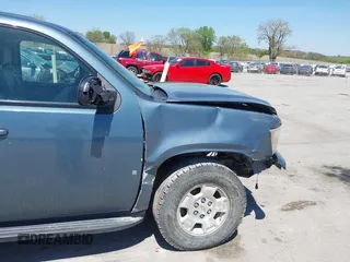 2008 Chevrolet Tahoe 3LT with VIN 1GNFK13008J136325, listed as a IAAI auction lot 42209822 with 196,335 mi miles and . Bid and sale history available at DreamBid. Image 16.