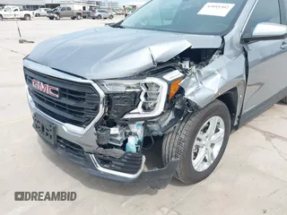 2024 GMC Terrain SLE z VIN 3GKALMEG7RL263549, wystawiony jako IAAI lot #42055302 z przebiegiem 8 023 mil mil oraz . Historia ofert i sprzedaży dostępna na DreamBid. Obrazek 6.