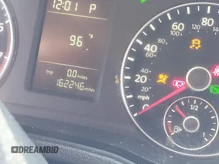 2014 Volkswagen Passat S z VIN 1VWAT7A32EC120334, wystawiony jako IAAI lot #41797929 z przebiegiem 162 246 mil mil oraz . Historia ofert i sprzedaży dostępna na DreamBid. Obrazek 15.