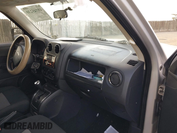 2009 Jeep Patriot Sport z VIN 1J8FT28BX9D122964, wystawiony jako IAAI lot #40745230 z przebiegiem 117 539 mil mil oraz . Historia ofert i sprzedaży dostępna na DreamBid. Obrazek 5.