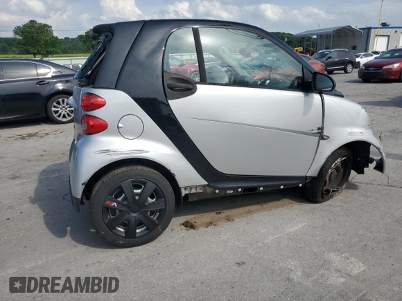 2015 Smart fortwo Passion z VIN WMEEJ3BA8FK811537, wystawiony jako Copart lot #57823255 z przebiegiem Nie podano mil oraz Szkoda całkowita • Salvage title. Historia ofert i sprzedaży dostępna na DreamBid. Obrazek 3.