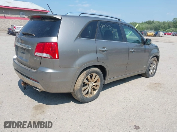 2013 Kia Sorento SX с VIN 5XYKWDA20DG337895, выставлен на аукционе IAAI как лот 42479734 с пробегом 198 291 миль миль и . История ставок и продаж доступна на DreamBid. Изображение 4.