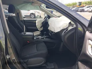 2019 Nissan Pathfinder S z VIN 5N1DR2MMXKC596621, wystawiony jako IAAI lot #42158372 z przebiegiem 71 796 mil mil oraz . Historia ofert i sprzedaży dostępna na DreamBid. Obrazek 5.