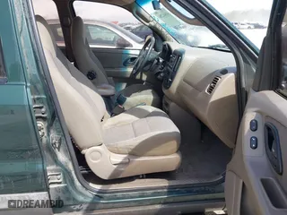 2001 Ford Escape XLT with VIN 1FMYU03141KB92083, listed as a IAAI auction lot 41840250 with 221,444 mi miles. Bid and sale history available at carsss.com. Image 5.