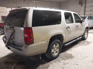 2007 Chevrolet Suburban LT with VIN 3GNFK16397G105953, listed as a IAAI auction lot 41621773 with 249,570 mi miles. Bid and sale history available at carsss.com. Image 4.